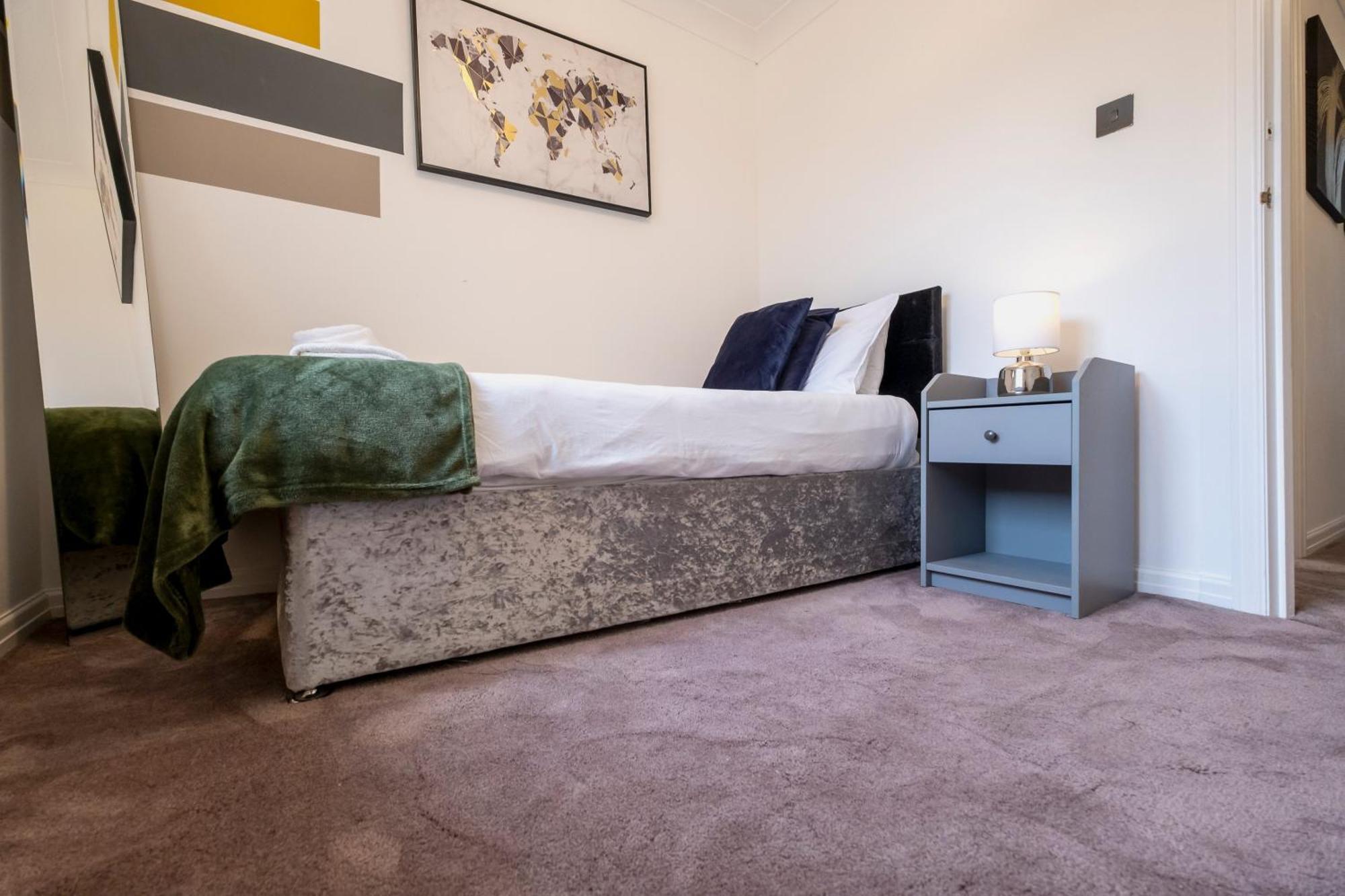 Colwell 4 Bedroom, 3 Bathroom House * Derby