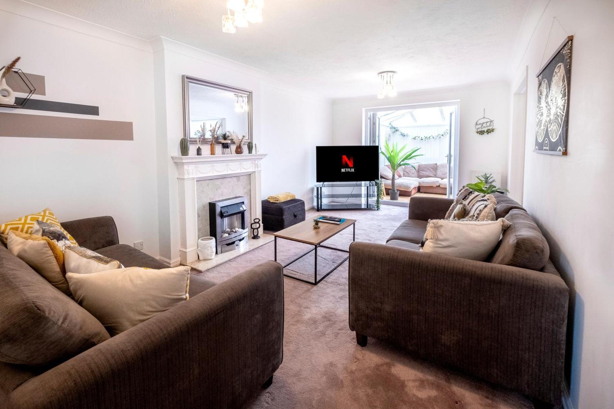 Colwell 4 Bedroom, 3 Bathroom House Apartment Derby