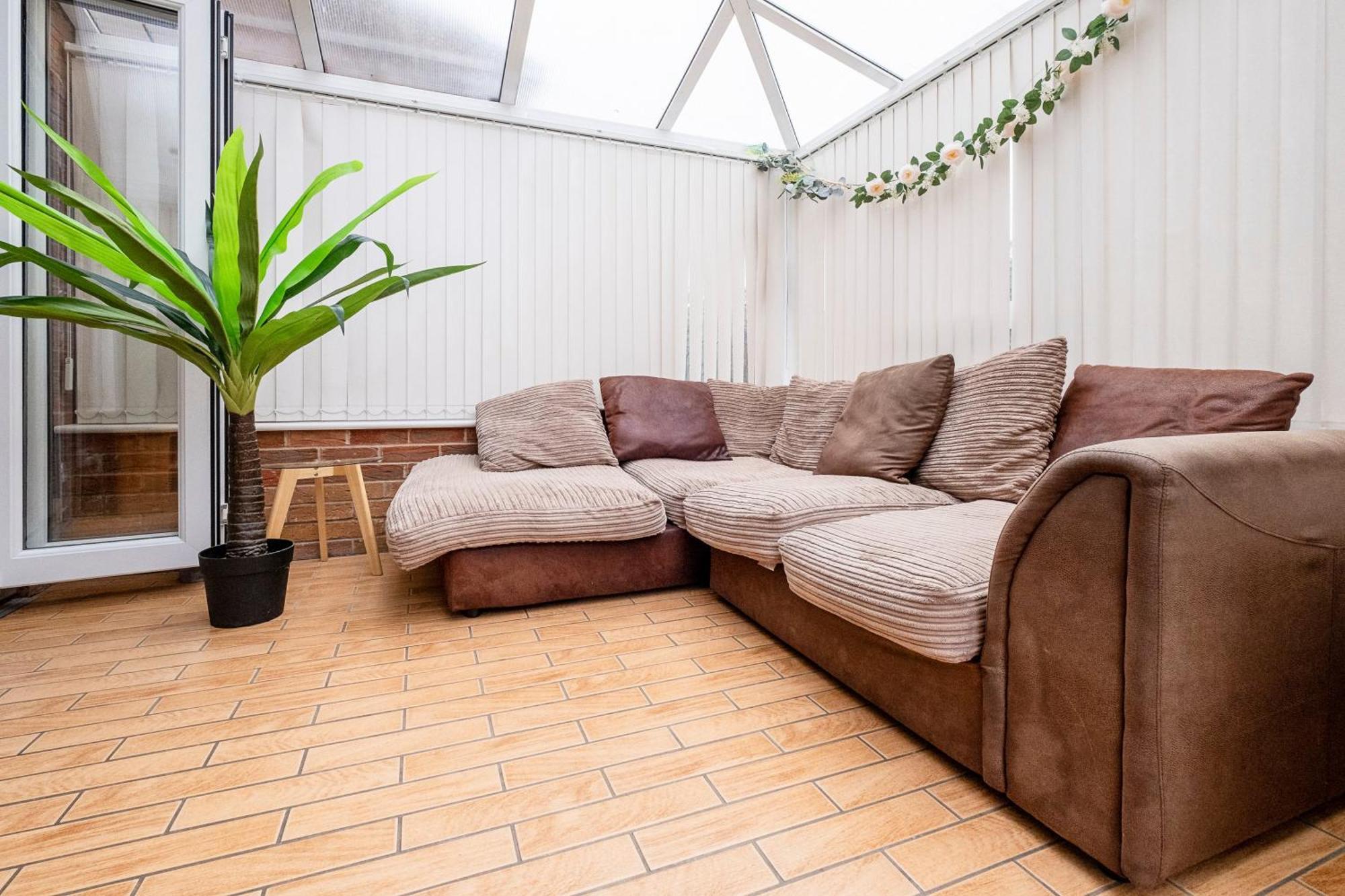 Colwell 4 Bedroom, 3 Bathroom House Apartment